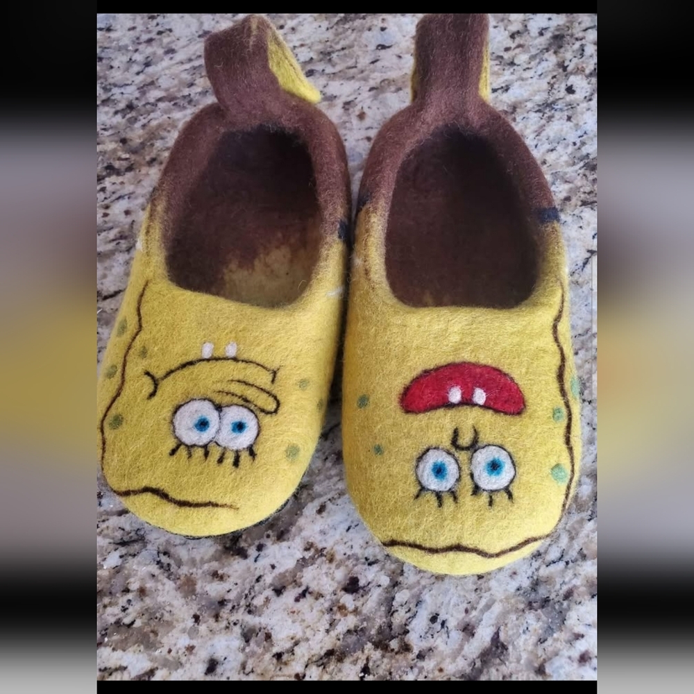 Yellow SpongeBob Kids Slippers, 100% Wool, Size 2 Kid